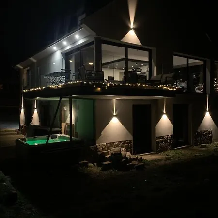 L'hermine Vue Exceptionnelle, Prestation Luxe Contemporaine Avec Cinema Et Spa, Borne Voit Electrique